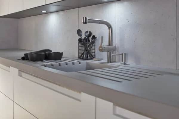 Ile waży blat kuchenny? Sprawdź, dlaczego to ważne przy wyborze