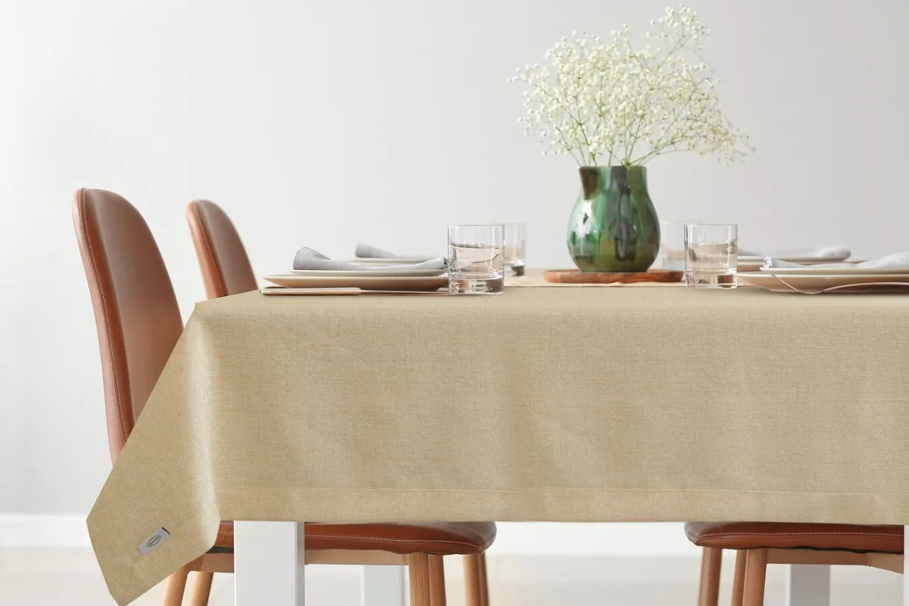 Czym przykryć stół w kuchni, aby go chronić i udekorować?