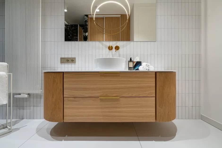 Na jakiej wysokości blat łazienkowy? Odkryj idealne rozwiązania dla komfortu