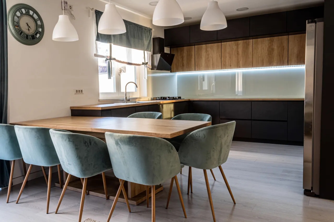 Jak zrobić stół z blatu kuchennego - proste kroki i materiały