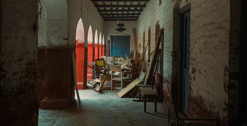 Gdzie wywieźć stare meble? Legalne i ekologiczne opcje utylizacji